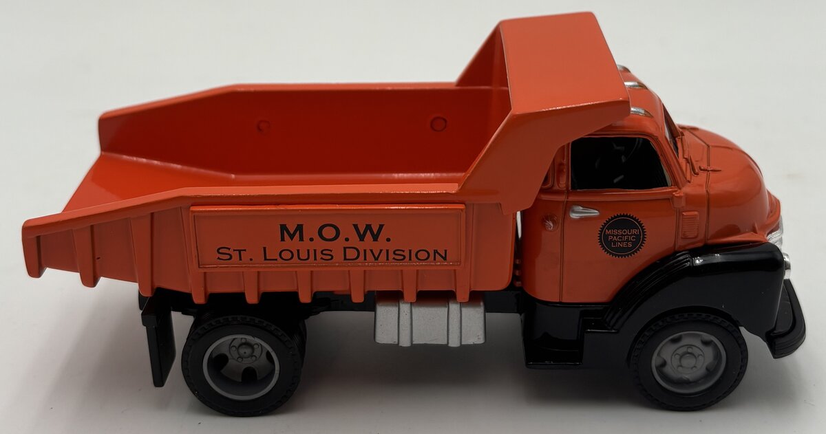 Ertl 19803 1:50 1950 M.O.W. International Harvester R-Series Dump Truck LN/Box