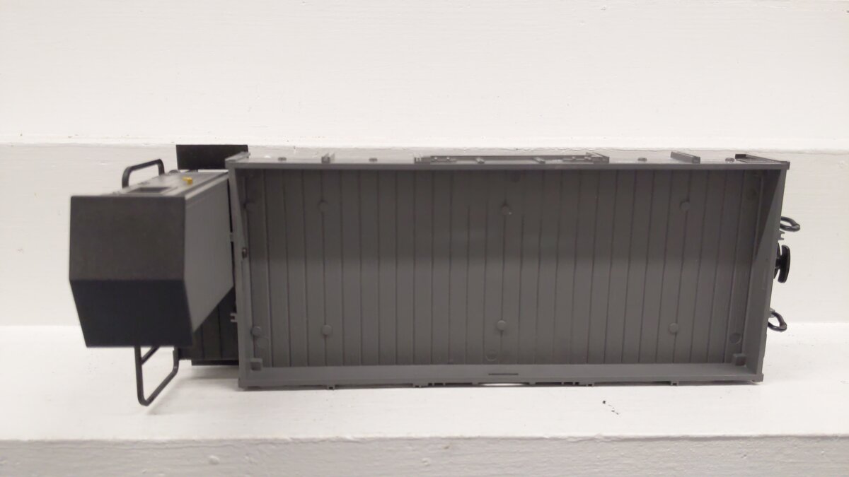 LGB 40120 G Scale Flatcar with Brakeman House #40120 EX/Box