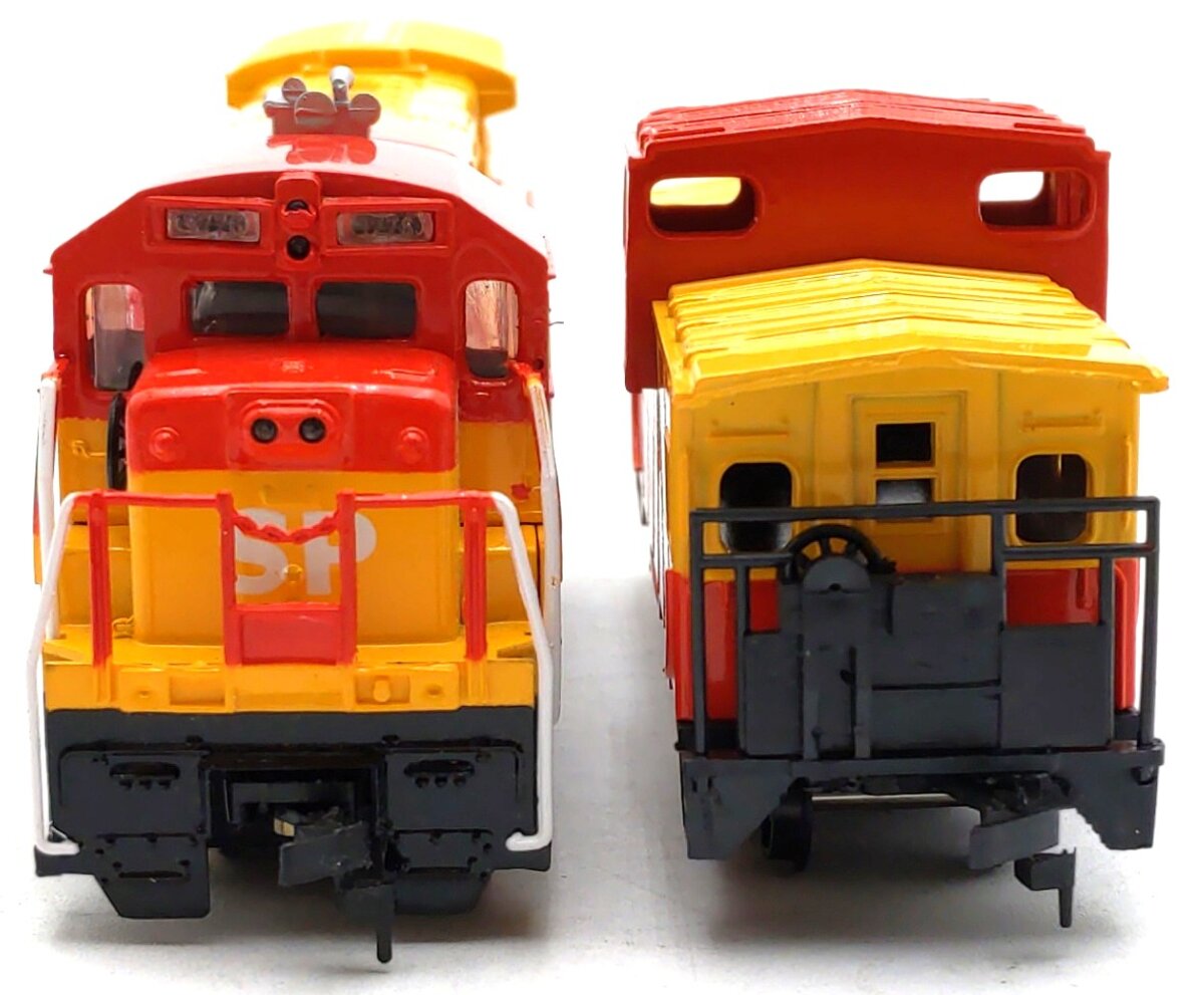 Bachmann HO Scale Southern Pacific Diesel Locomotive & Caboose #7030 & #1054 LN/Box