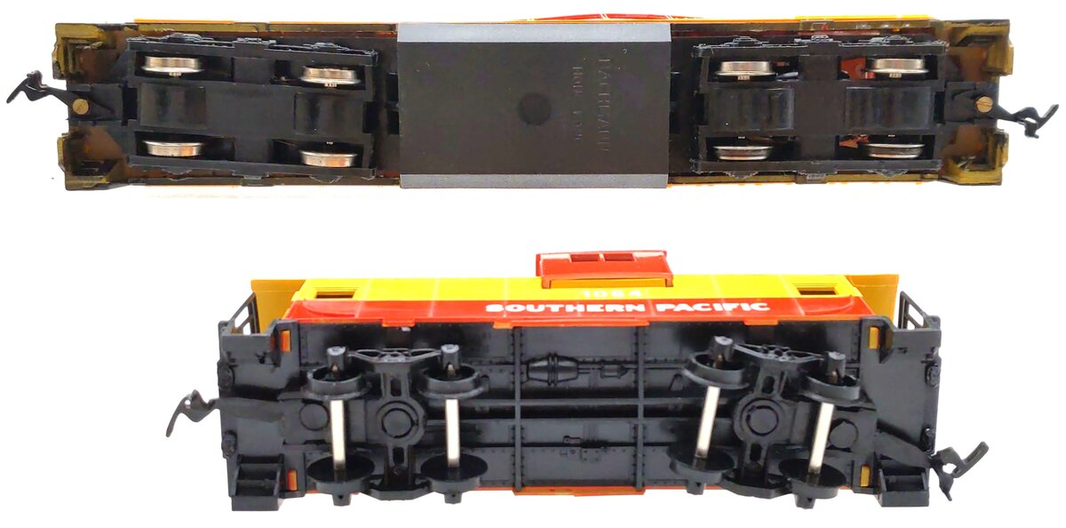 Bachmann HO Scale Southern Pacific Diesel Locomotive & Caboose #7030 & #1054 LN/Box