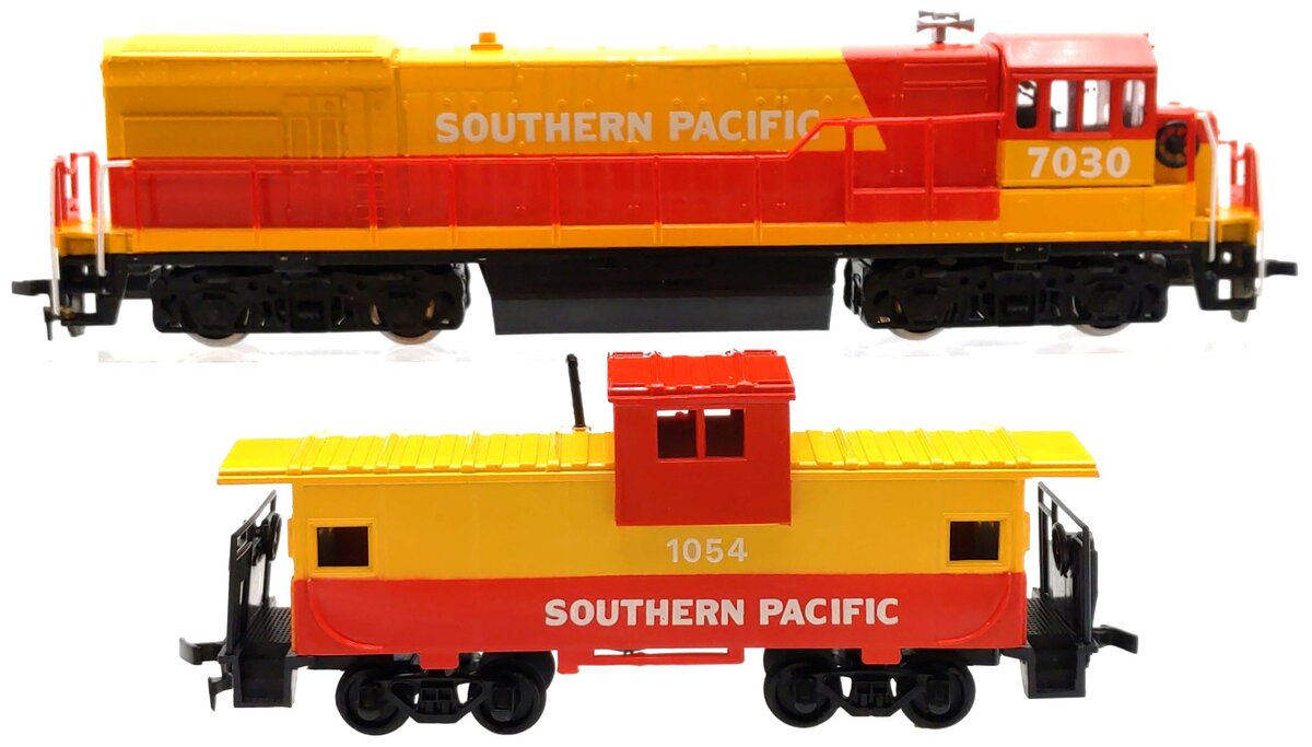 Bachmann HO Scale Southern Pacific Diesel Locomotive & Caboose #7030 & #1054 LN/Box