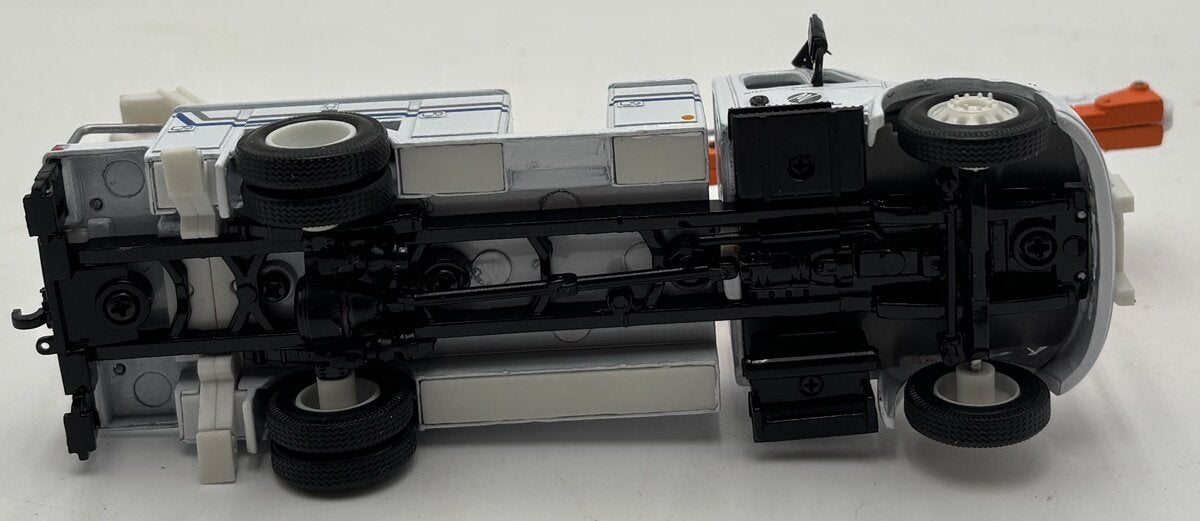 DG Productions 1:64 International FPL Bucket Utility Truck LN/Box