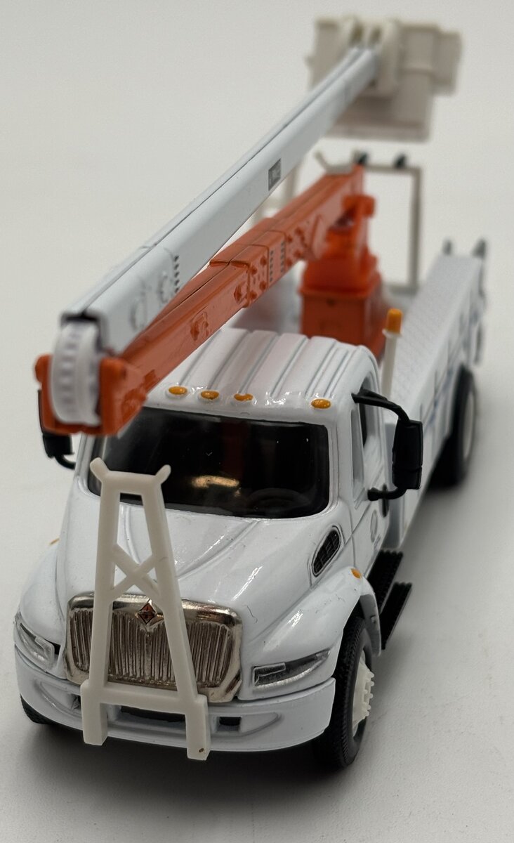DG Productions 1:64 International FPL Bucket Utility Truck LN/Box