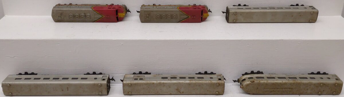 Vintage HO Scale Santa Fe Passenger Car Diesel Locomotive Set VG
