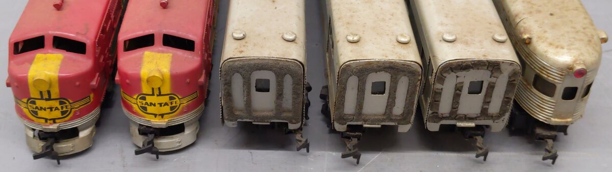 Vintage HO Scale Santa Fe Passenger Car Diesel Locomotive Set VG