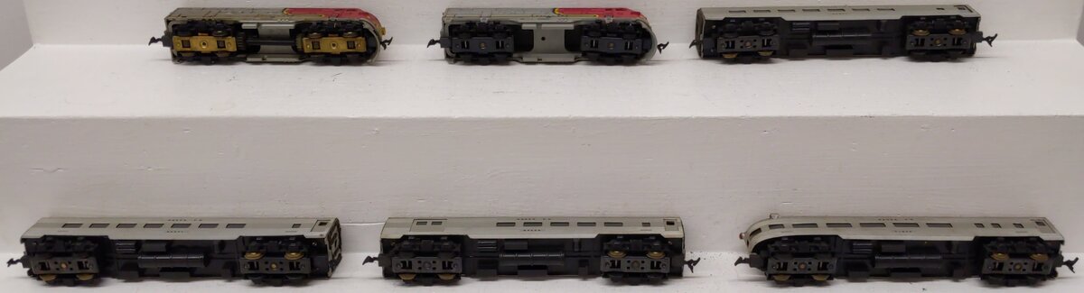 Vintage HO Scale Santa Fe Passenger Car Diesel Locomotive Set VG