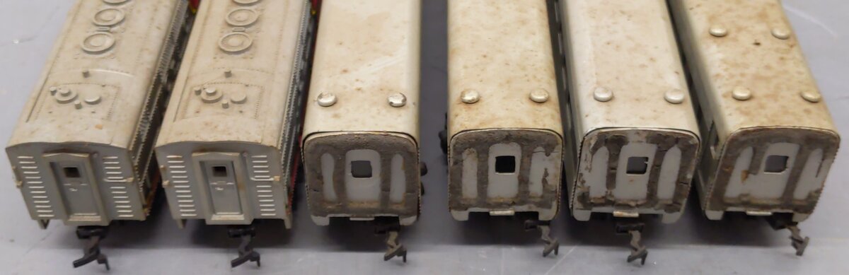 Vintage HO Scale Santa Fe Passenger Car Diesel Locomotive Set VG