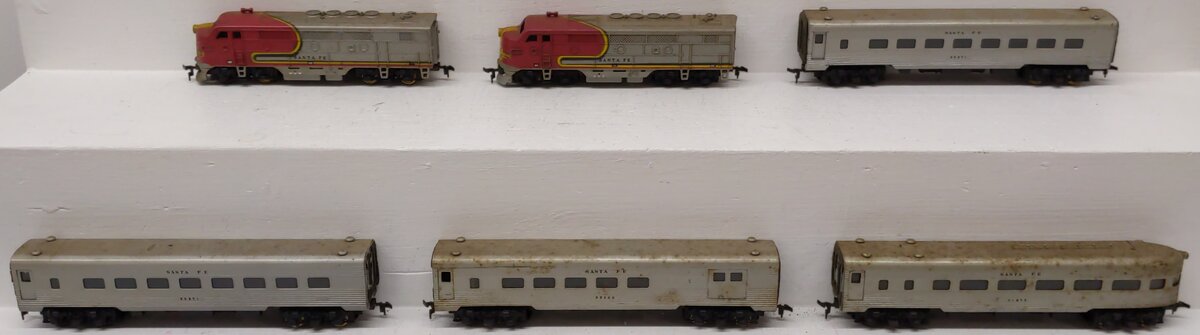 Vintage HO Scale Santa Fe Passenger Car Diesel Locomotive Set VG