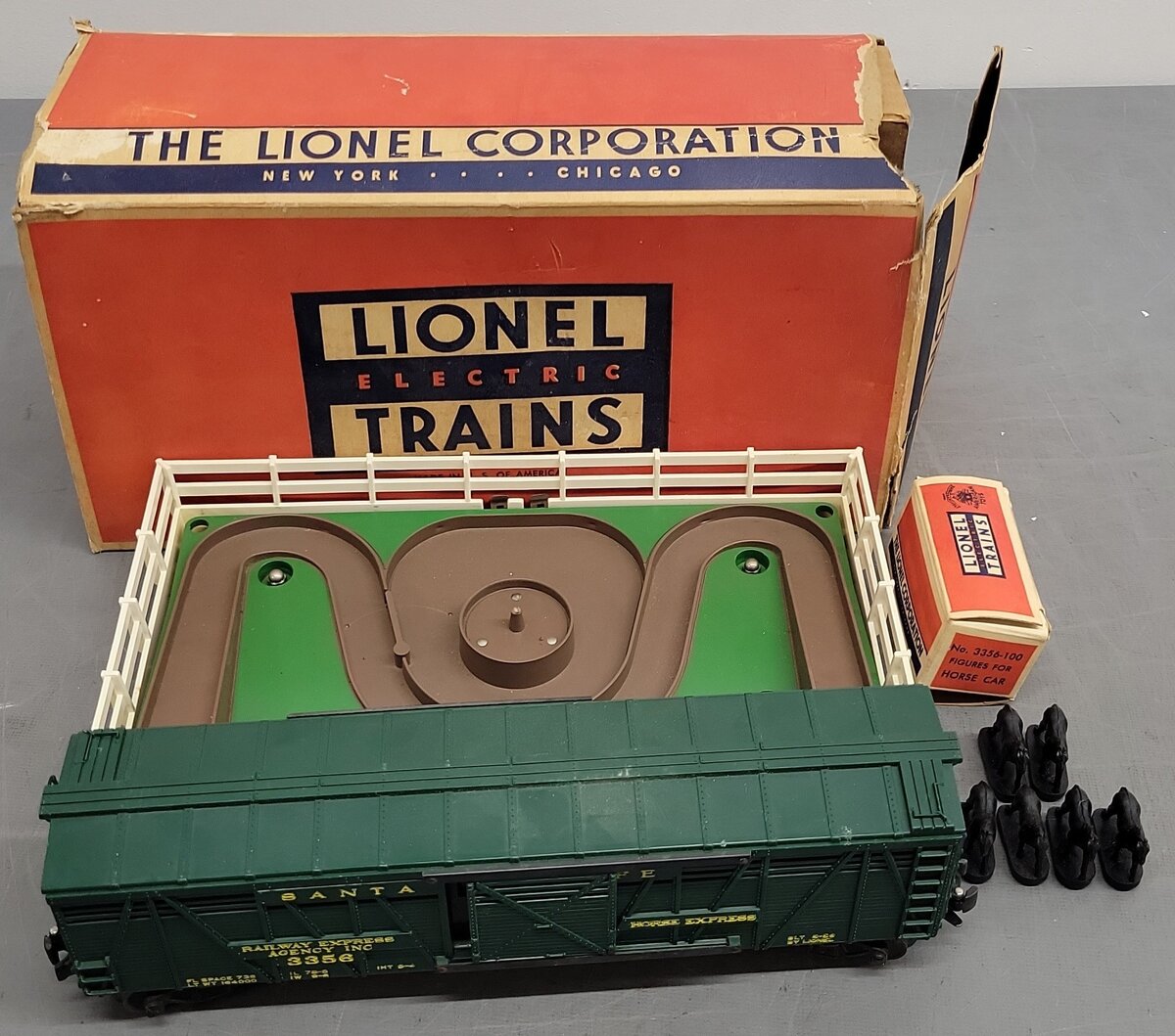 Lionel 3356 Vintage O Santa Fe Operating Horse Platform & Car VG/Box