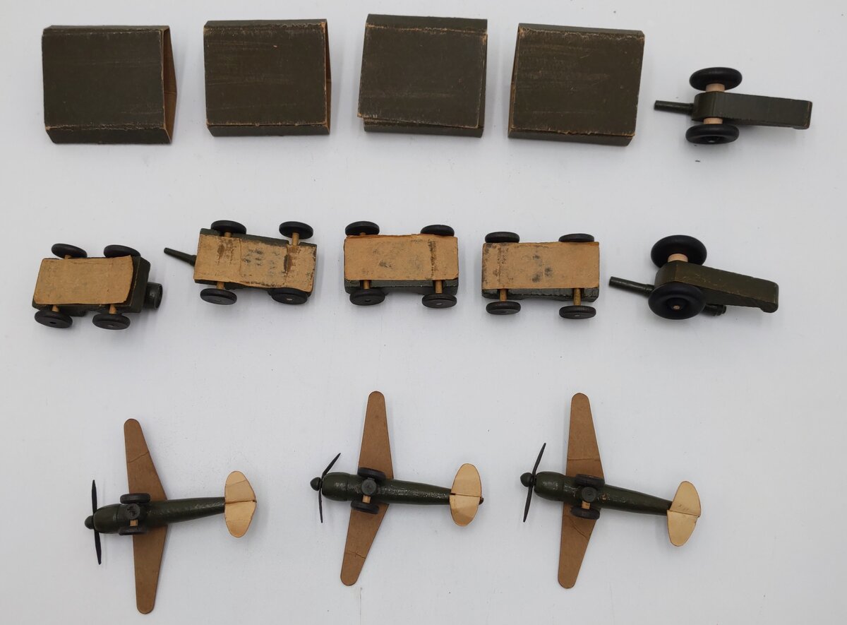 Jaymar Vintage Complete Miniature Mobile Army VG/Box