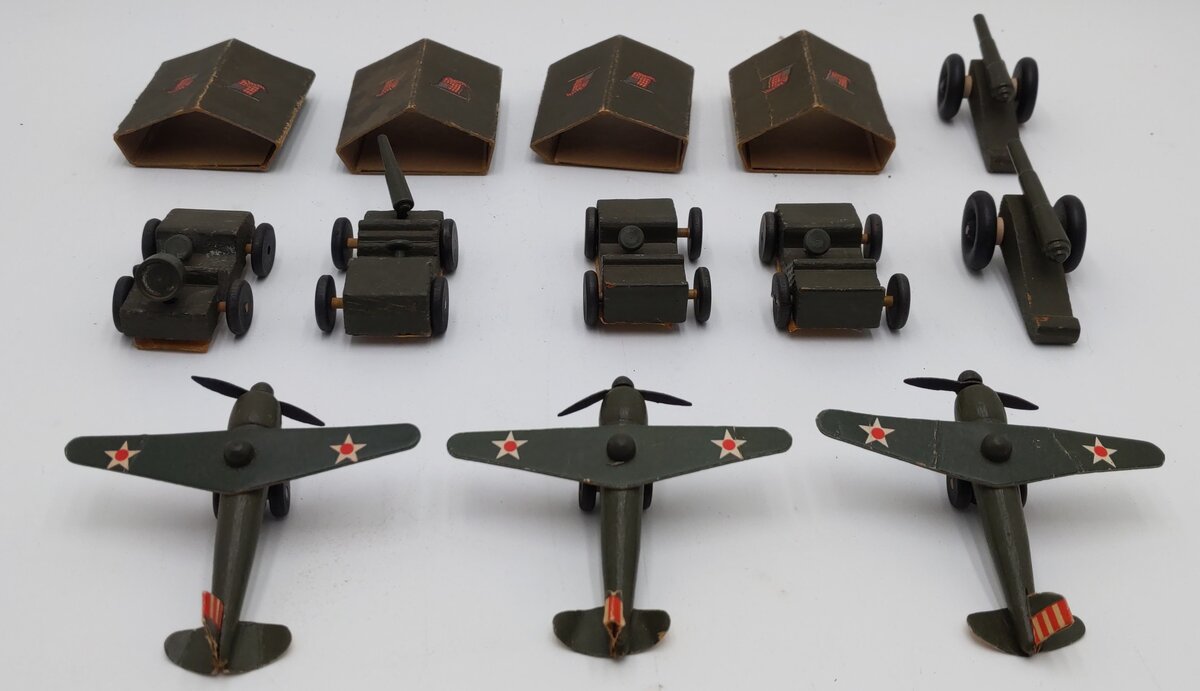 Jaymar Vintage Complete Miniature Mobile Army VG/Box