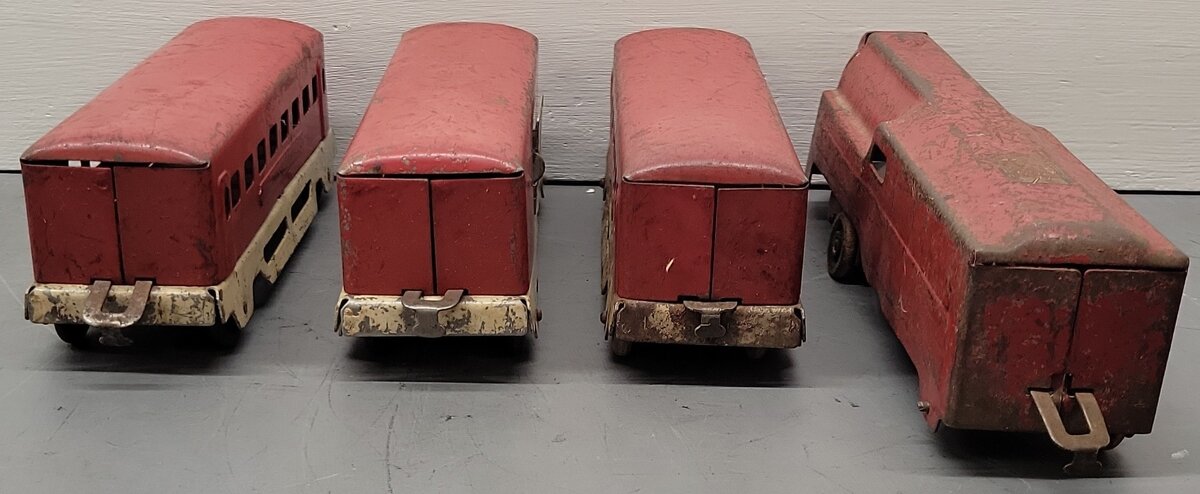 Lumar Lines Pressed Steel Passenger Set