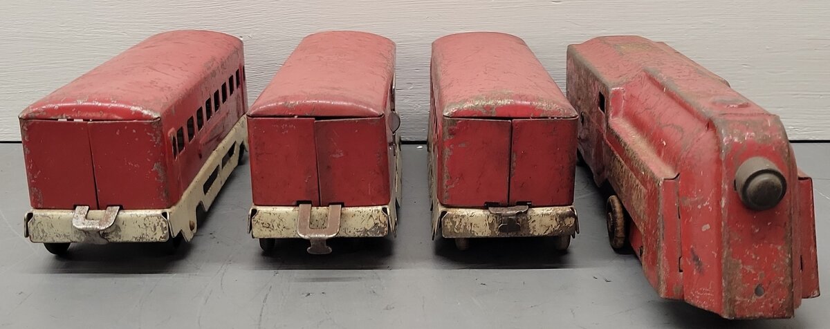 Lumar Lines Pressed Steel Passenger Set