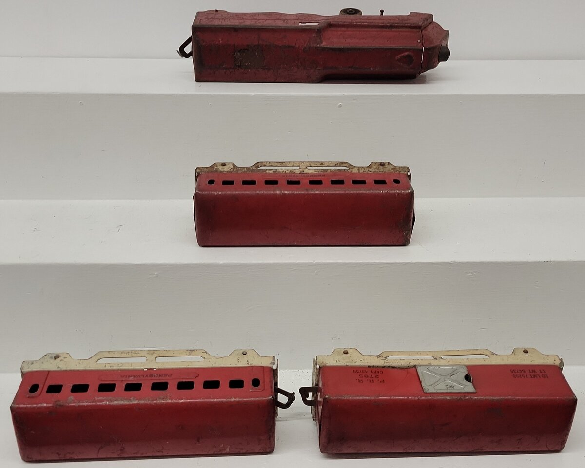 Lumar Lines Pressed Steel Passenger Set