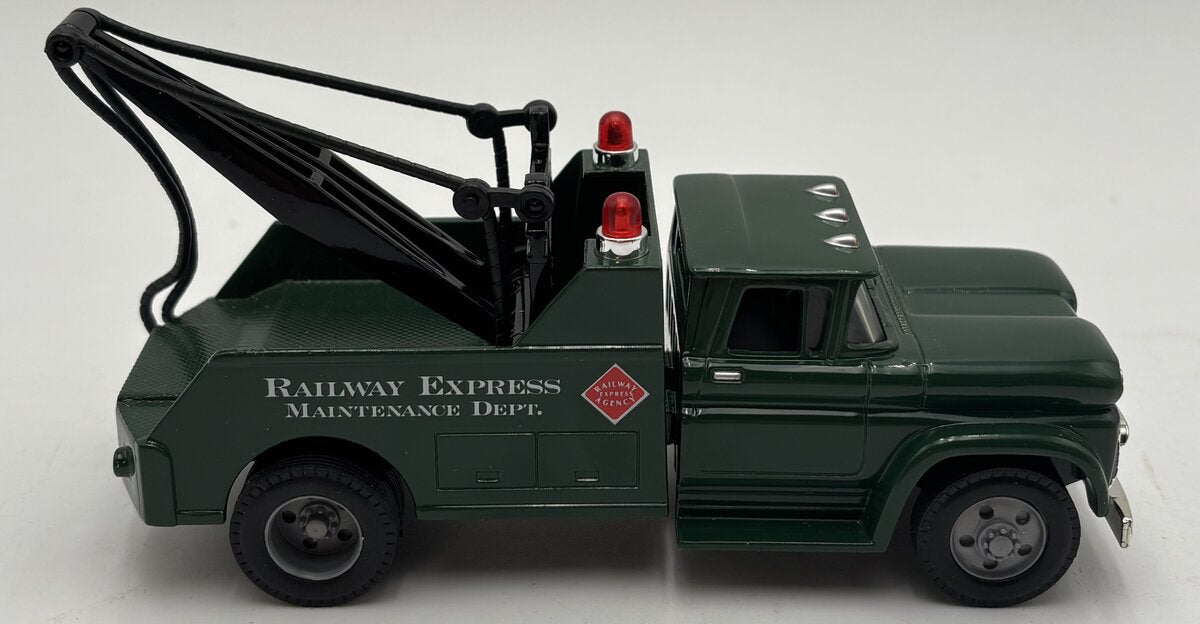 Ertl 19887P 1:43 1960 Railway Express Maintenance Dept. Chevy C Series Tow Truck LN/Box