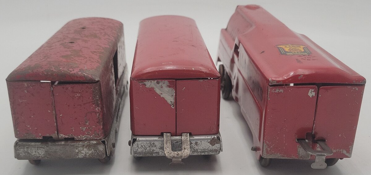 Lumar Lines Vintage Pressed Steel Passenger Set VG