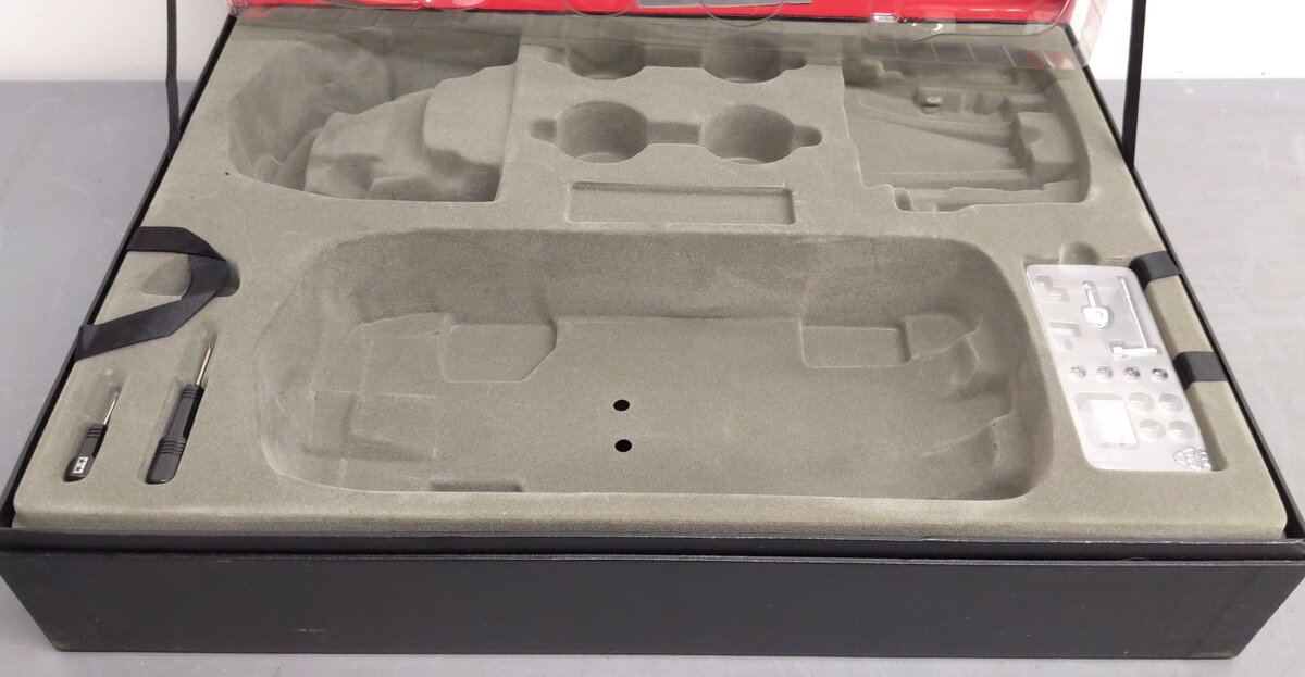 Tamiya 23205 1:12 Scale Enzo Ferrari VG/Box