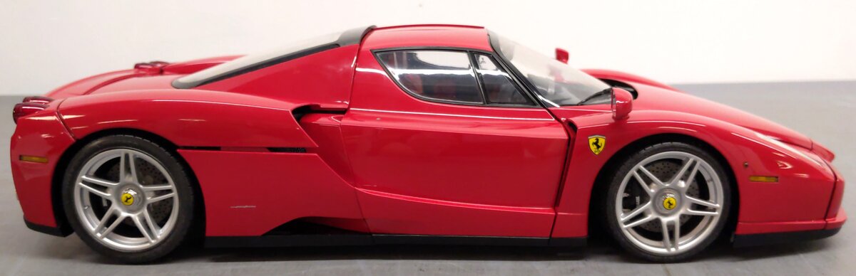 Tamiya 23205 1:12 Scale Enzo Ferrari VG/Box