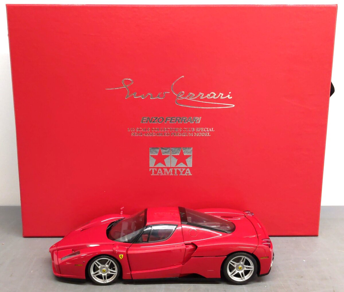 Tamiya 23205 1:12 Scale Enzo Ferrari VG/Box