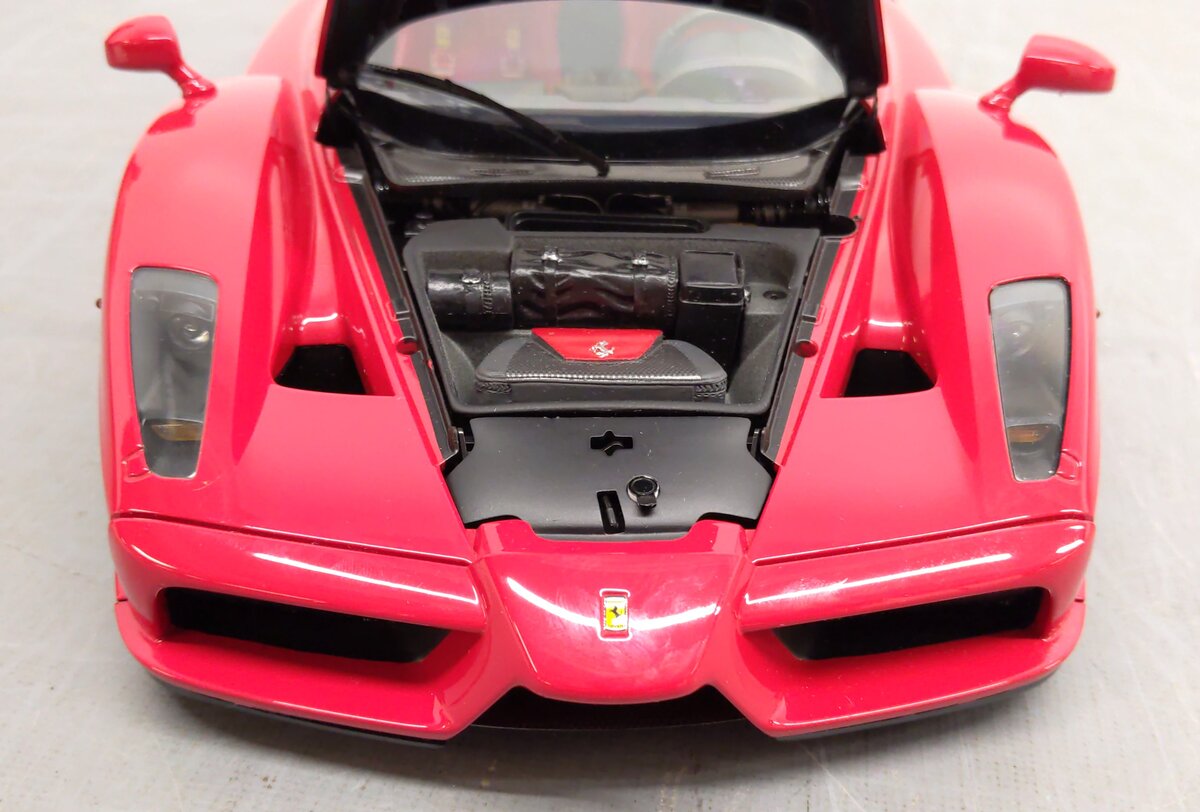 Tamiya 23205 1:12 Scale Enzo Ferrari VG/Box