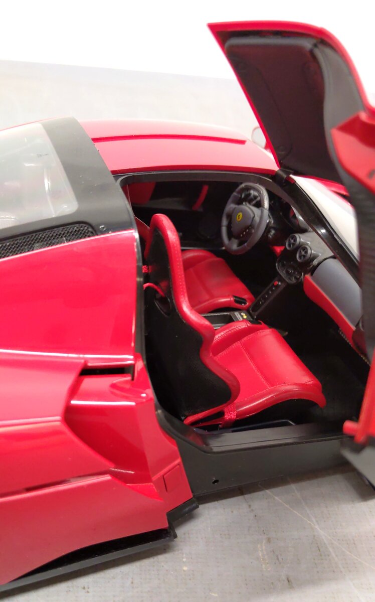 Tamiya 23205 1:12 Scale Enzo Ferrari VG/Box
