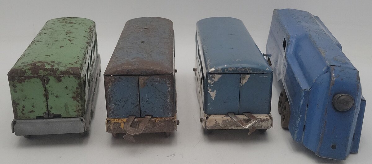 Lumar Lines Vintage Pressed Steel Passenger Set