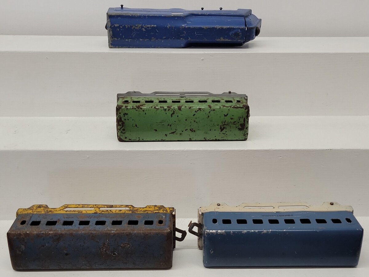 Lumar Lines Vintage Pressed Steel Passenger Set