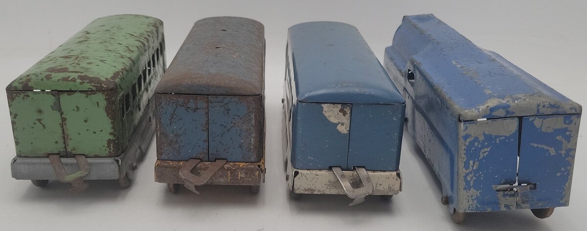 Lumar Lines Vintage Pressed Steel Passenger Set