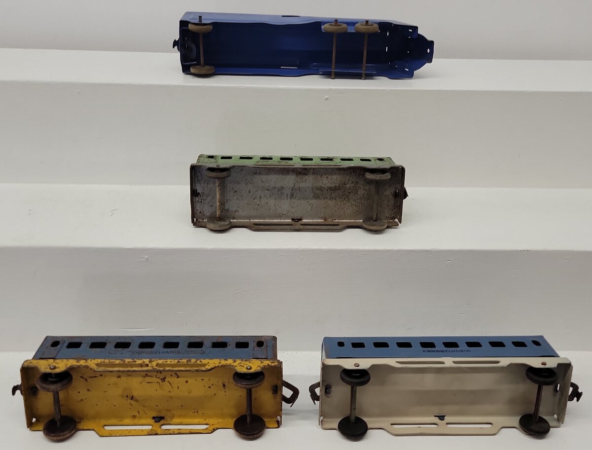 Lumar Lines Vintage Pressed Steel Passenger Set
