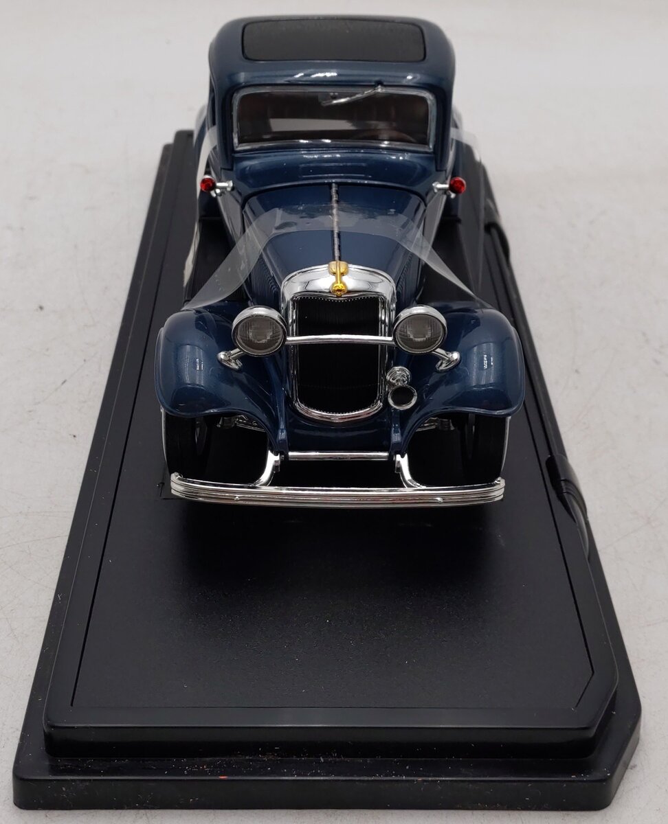Road Signature 92248 1:18 Diecast Blue 1932 Ford 3-Window Coupe EX/Box
