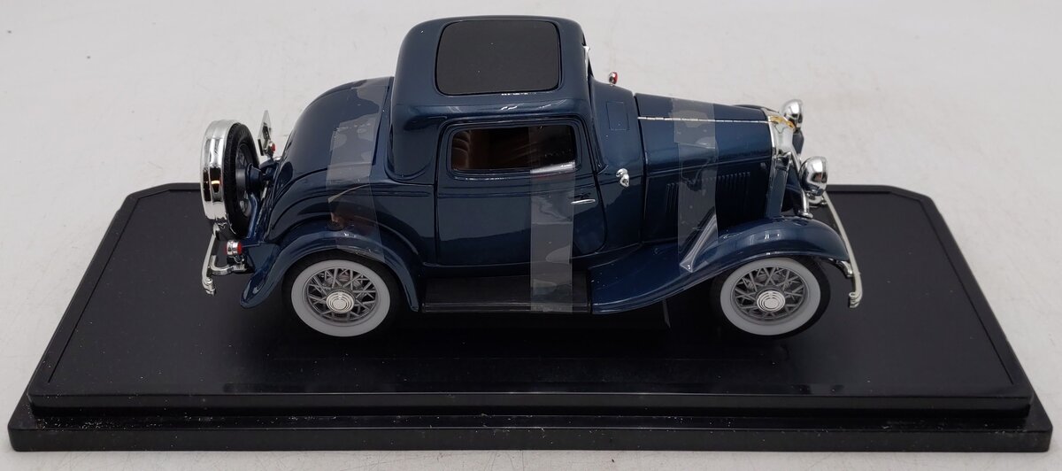 Road Signature 92248 1:18 Diecast Blue 1932 Ford 3-Window Coupe EX/Box