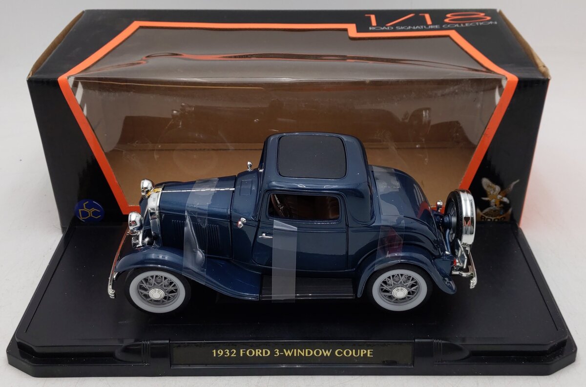 Road Signature 92248 1:18 Diecast Blue 1932 Ford 3-Window Coupe EX/Box