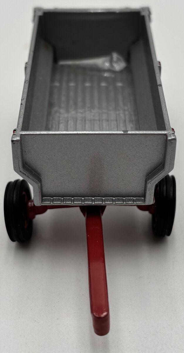 Ertl 2845 1:43 Farm Classics Flare Box Wagon EX/Box