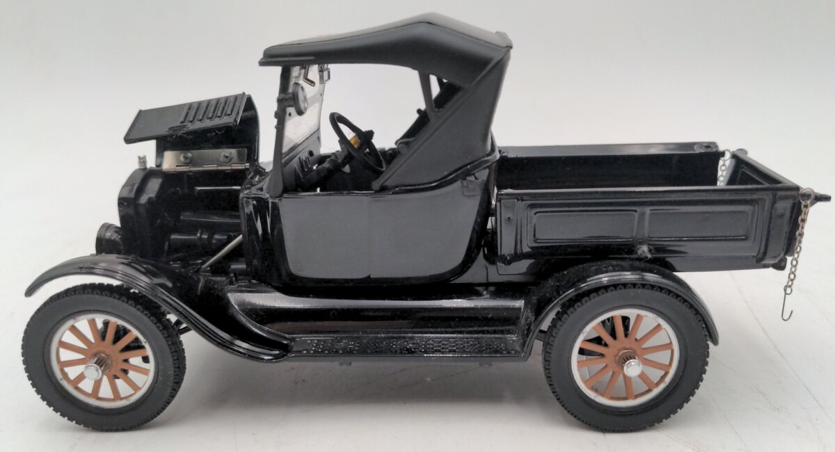 Danbury Mint 1925 1:24 1925 Ford Model T Runabout EX