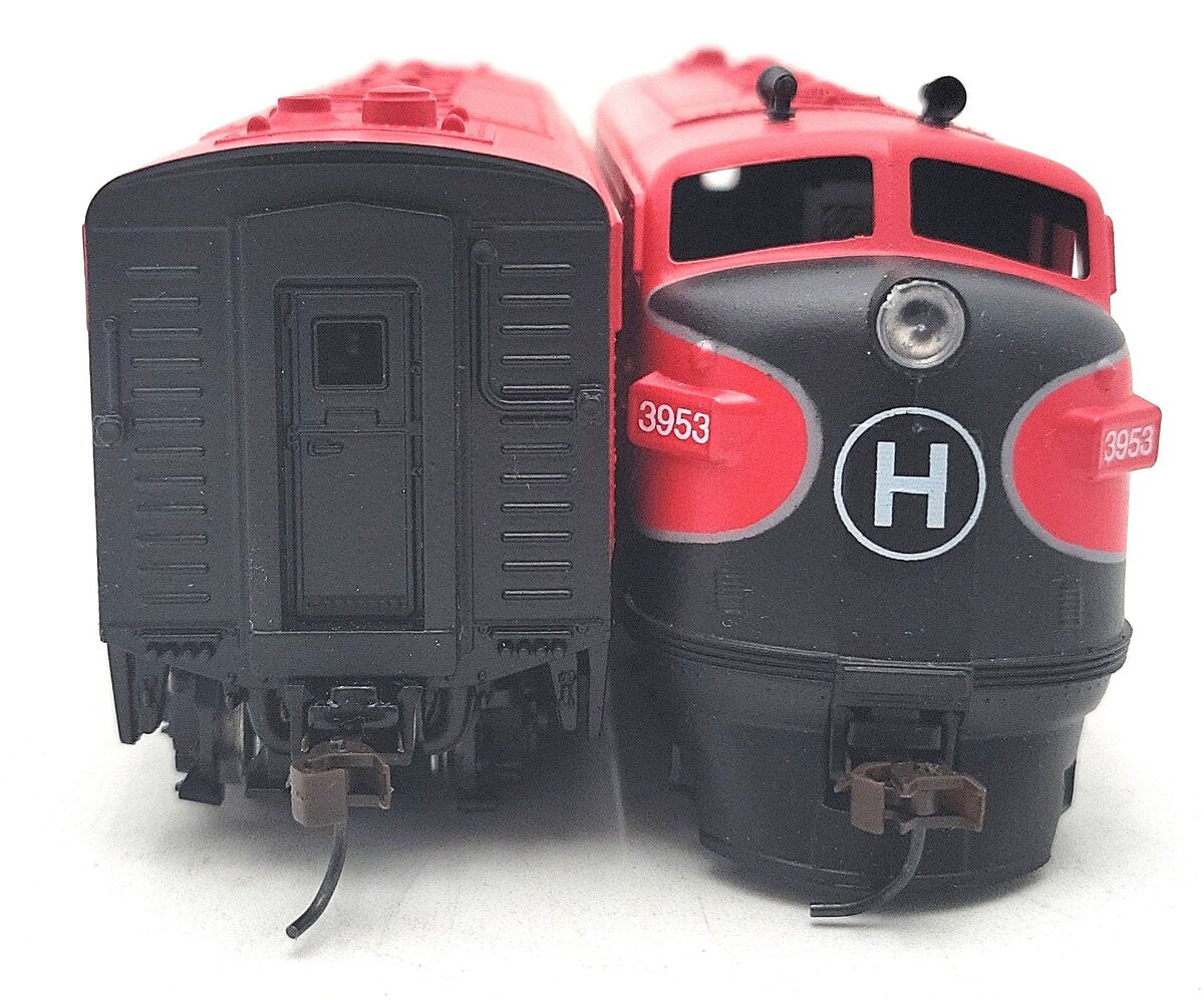 Athearn HO Scale Custom IH "McCormick Farmall" AB Diesel Locomotive Set