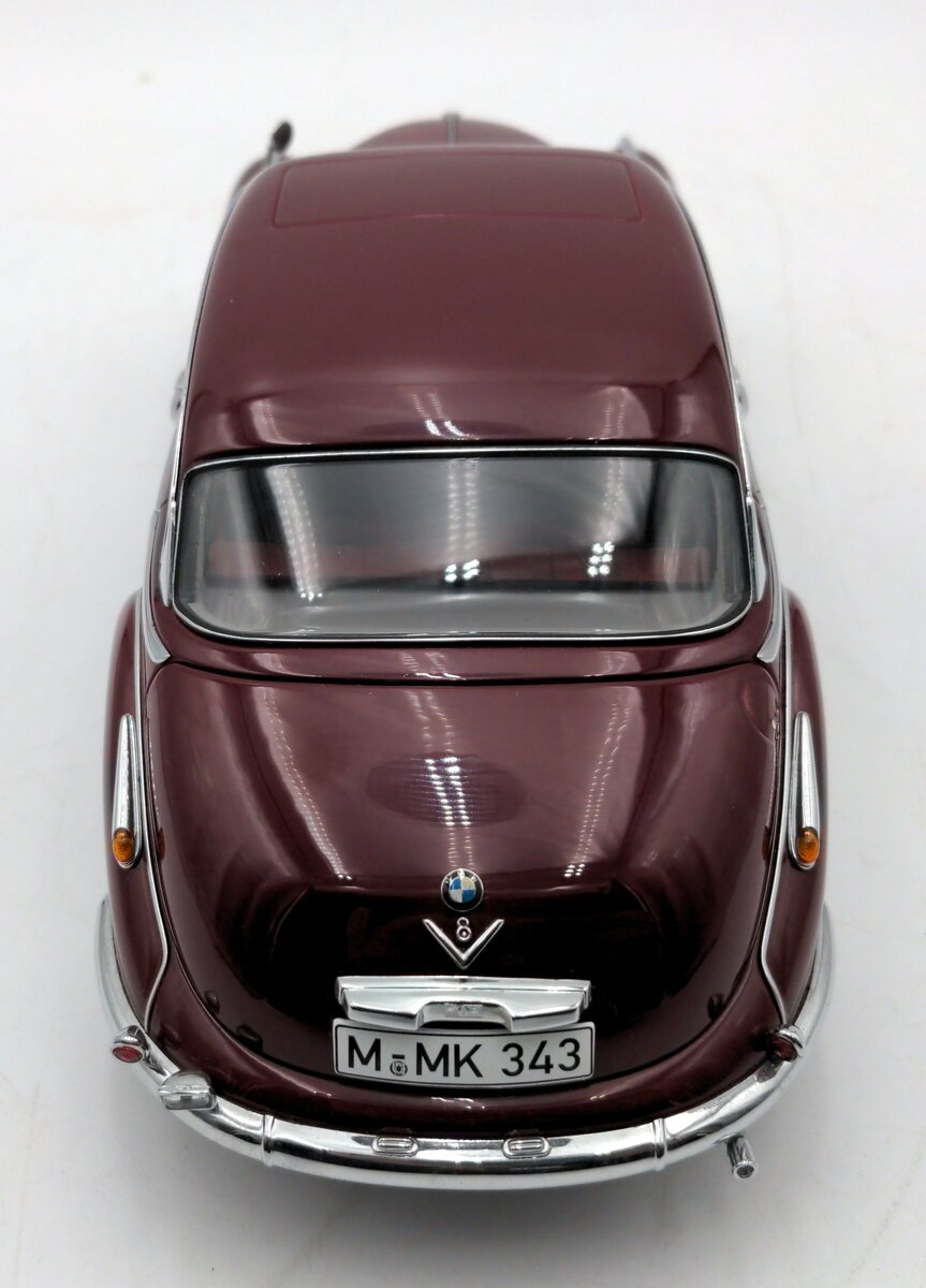 AutoArt 1:18 Scale Diecast BMW 502 LN