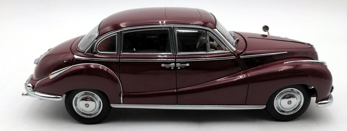 AutoArt 1:18 Scale Diecast BMW 502 LN