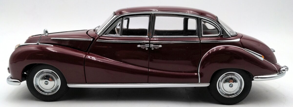 AutoArt 1:18 Scale Diecast BMW 502 LN
