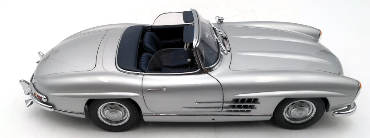 Minichamps 1:18 Scale Diecast 1957 Mercedes-Benz 300 SL Roadster LN