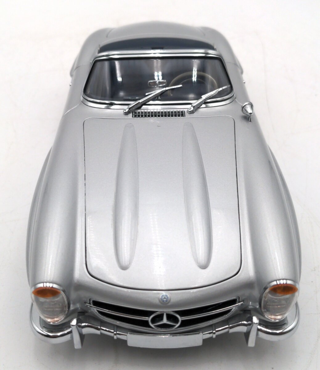 Minichamps 1:18 Scale Diecast 1957 Mercedes-Benz 300 SL Roadster LN