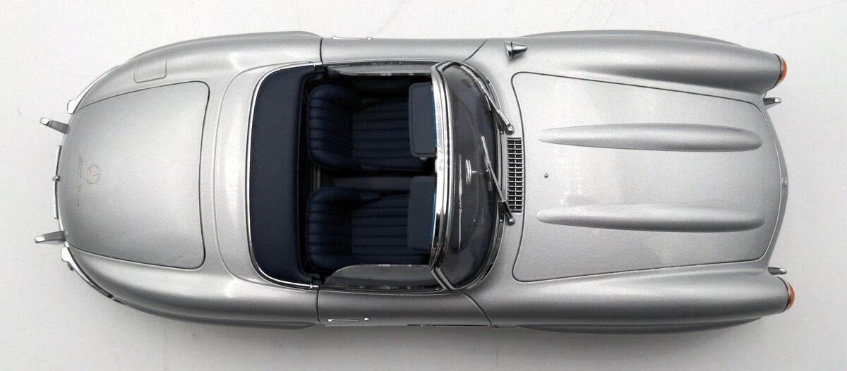Minichamps 1:18 Scale Diecast 1957 Mercedes-Benz 300 SL Roadster LN