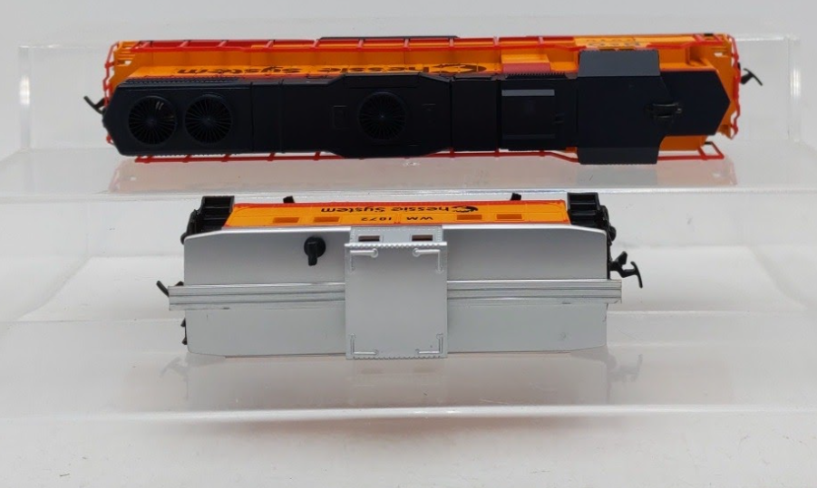 Life Like 8679 HO Chessie GP38-2 Diesel Locomotive with Caboose LN/Box