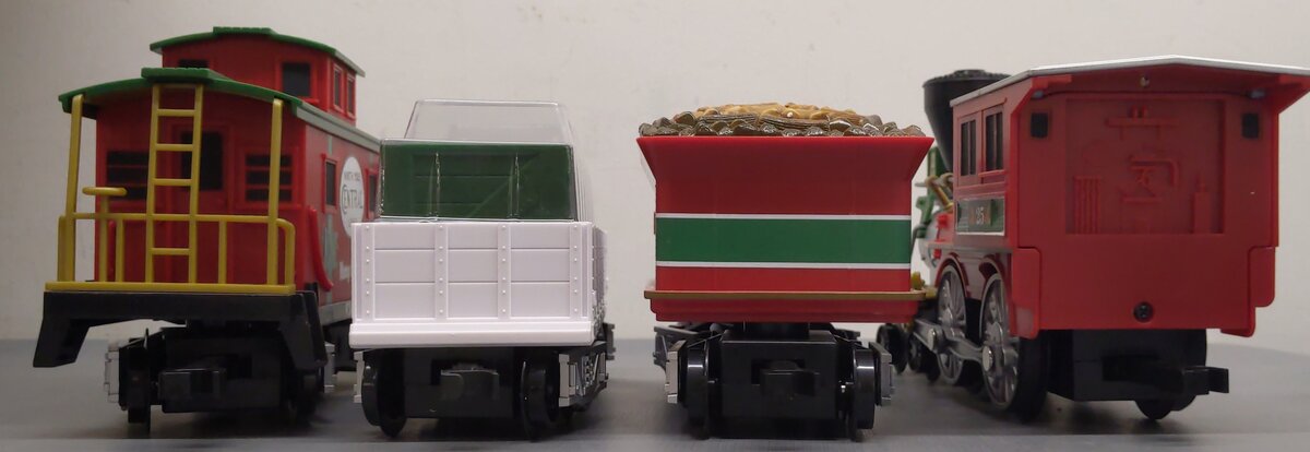 Lionel 7-11729 G Scale North Pole Central Battery Ready-to-Play Freight Set EX/Box