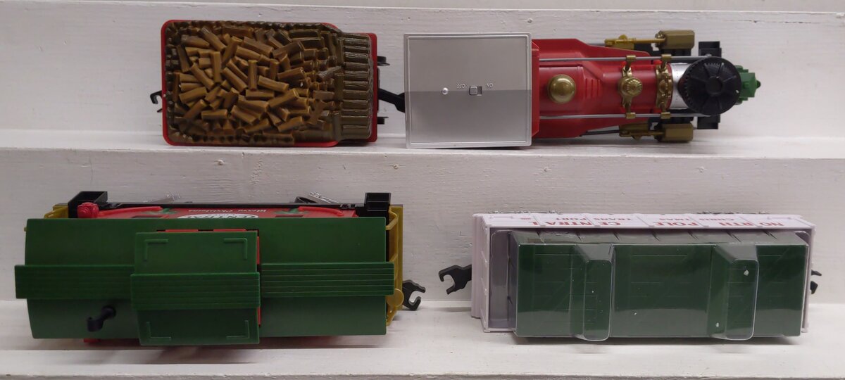 Lionel 7-11729 G Scale North Pole Central Battery Ready-to-Play Freight Set EX/Box