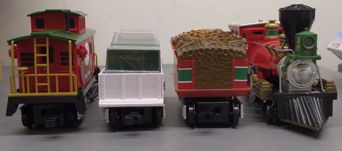 Lionel 7-11729 G Scale North Pole Central Battery Ready-to-Play Freight Set EX/Box