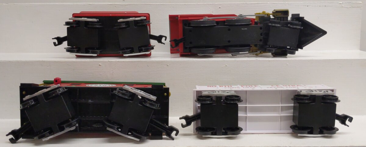 Lionel 7-11729 G Scale North Pole Central Battery Ready-to-Play Freight Set EX/Box