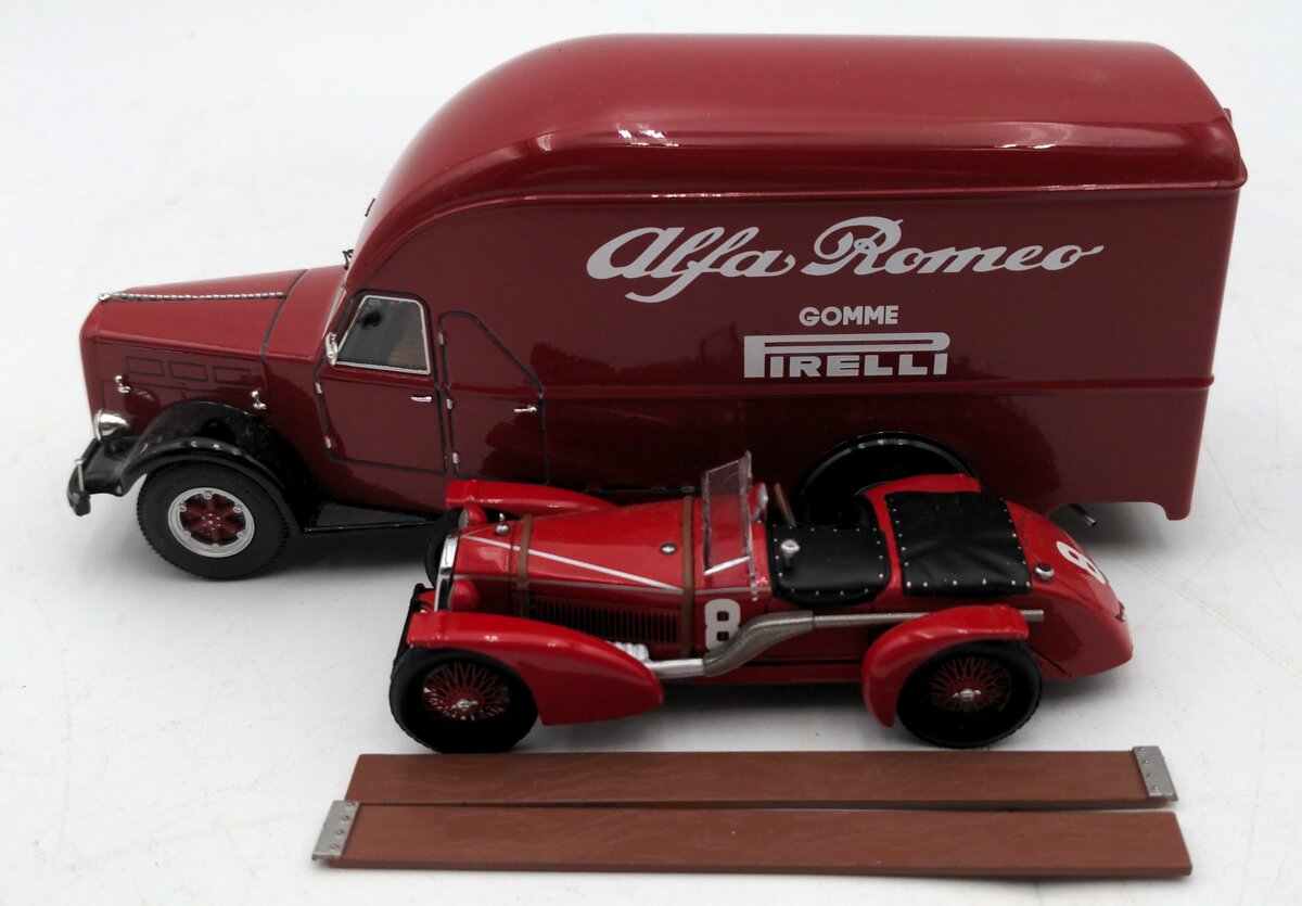 Exoto A 3592 1:43 Scale Diecast Alfa Romeo 500 Racecar Transport Truck EX