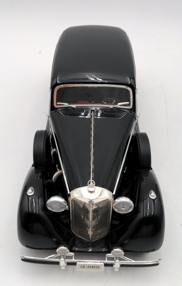 Signature Models 18129 1:18 Diecast 1938 Mercedes Benz 770K Limousine in Black LN