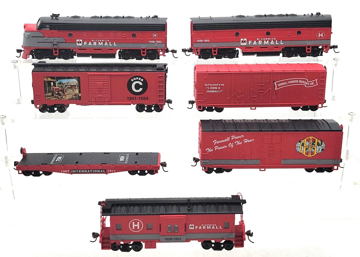Athearn HO Scale Custom IH "McCormick Farmall" Diesel Loco & Freight Car Set EX
