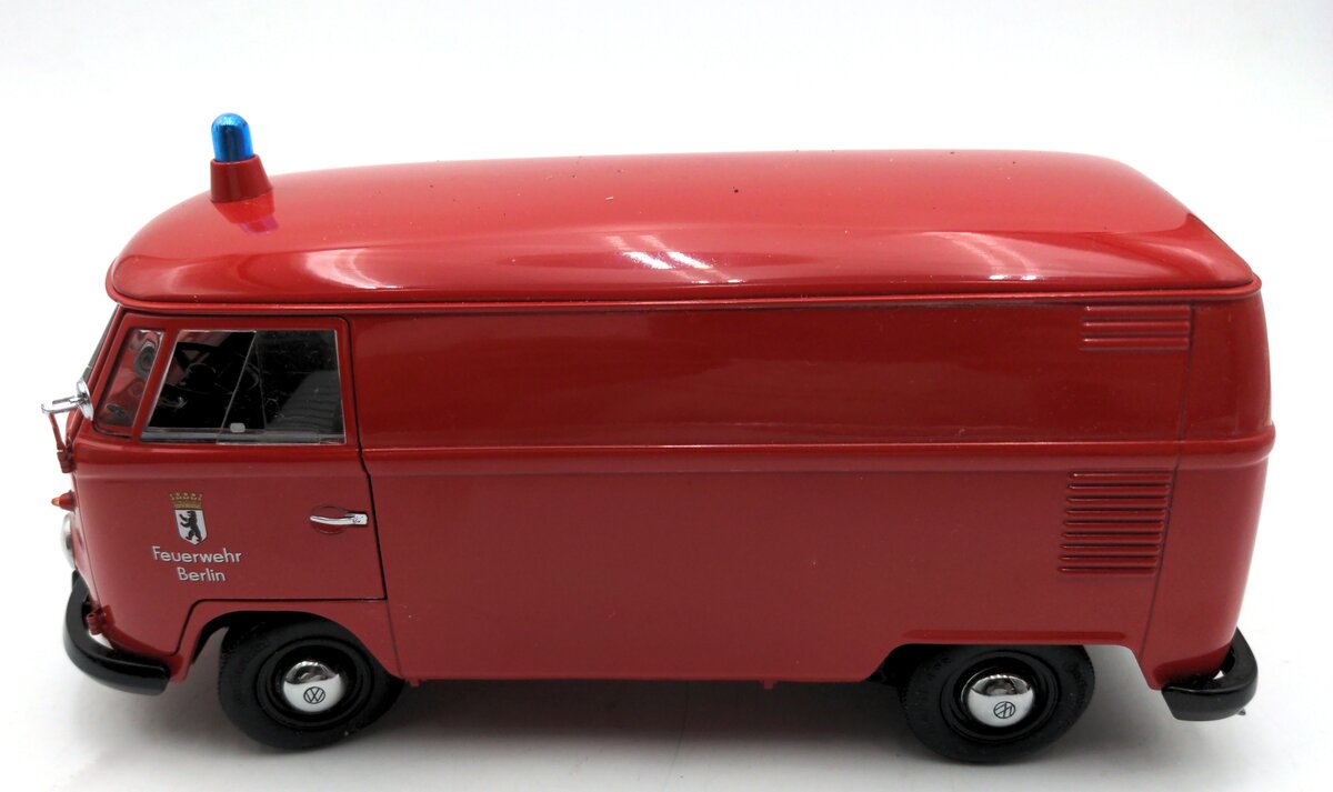 Schuco 1:18 Diecast Volkswagen VW T1 Transporter Firefight Berlin Van LN